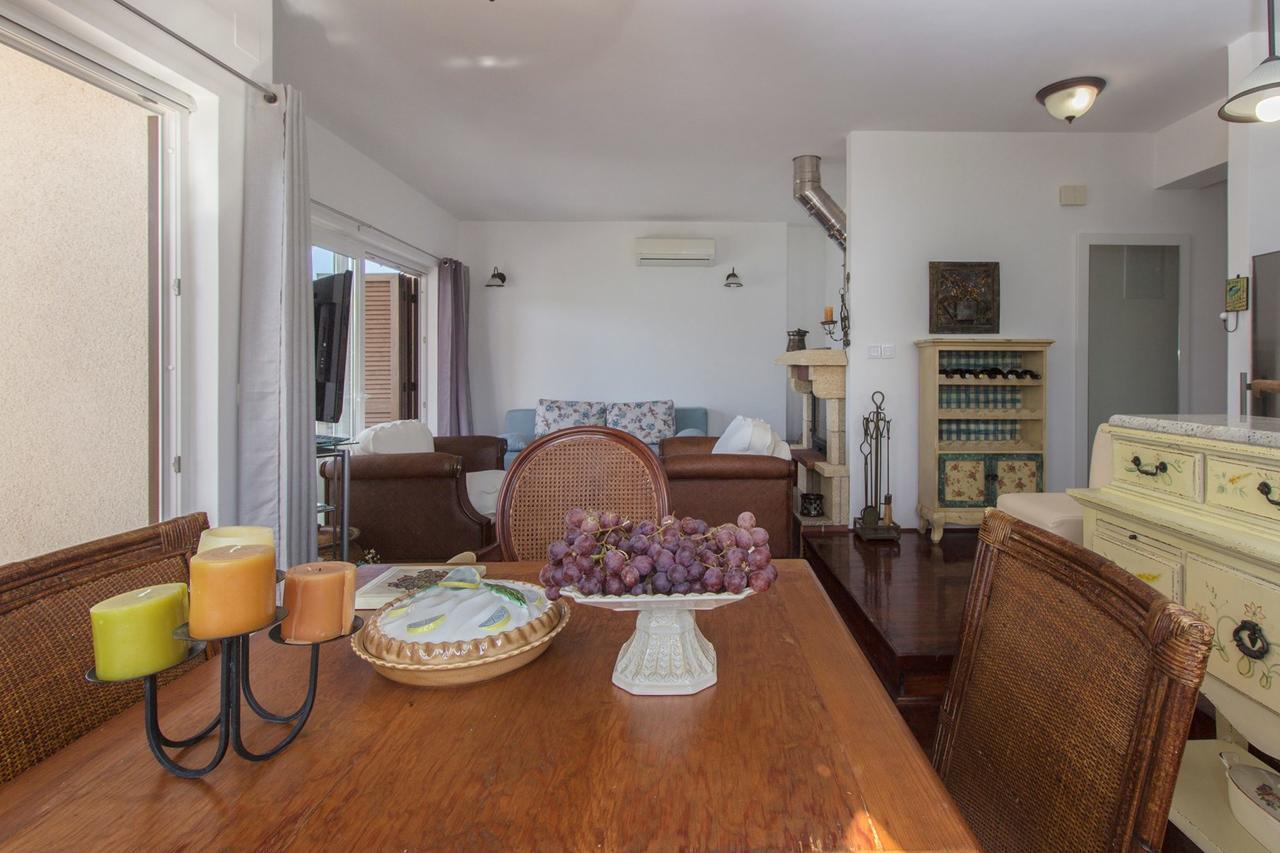 Sea Breeze - Front Sea Apartment Zaboric Buitenkant foto