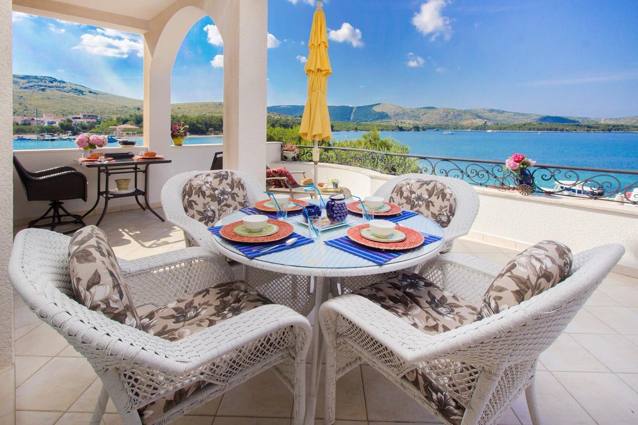 Sea Breeze - Front Sea Apartment Zaboric Buitenkant foto