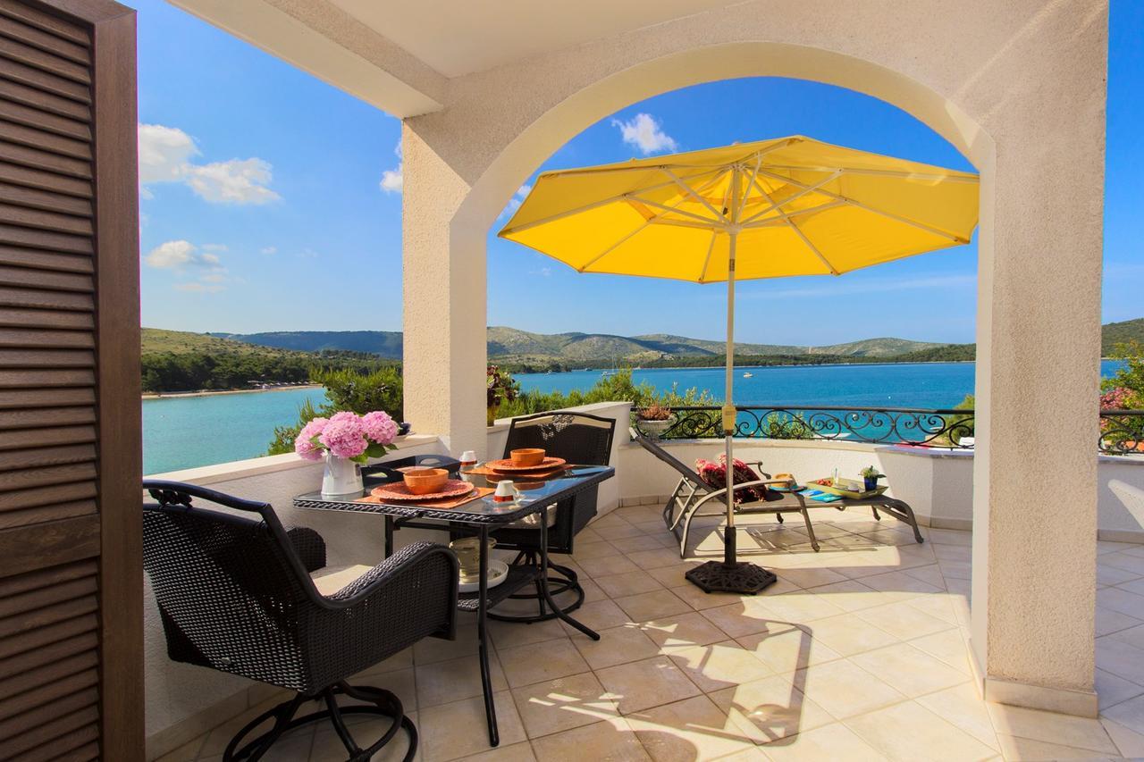 Sea Breeze - Front Sea Apartment Zaboric Buitenkant foto
