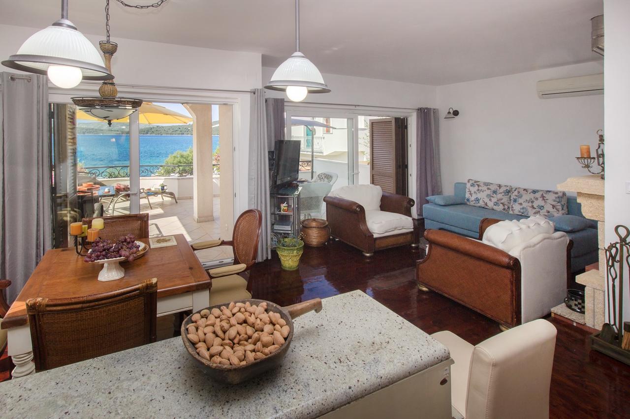 Sea Breeze - Front Sea Apartment Zaboric Buitenkant foto