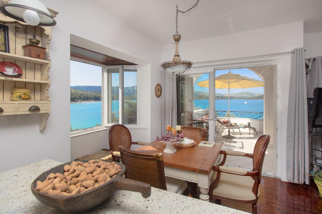 Sea Breeze - Front Sea Apartment Zaboric Buitenkant foto